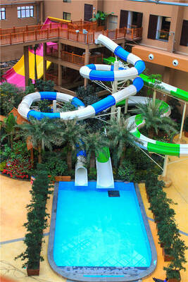 Tobogã Espiral Personalizado Multifaixas para Parques Aquáticos - Fabricante Auditado pela SGS