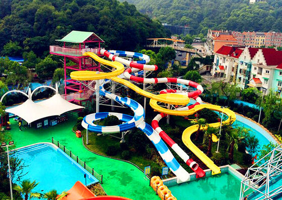Tobogã Espiral Personalizado Multifaixas para Parques Aquáticos - Fabricante Auditado pela SGS