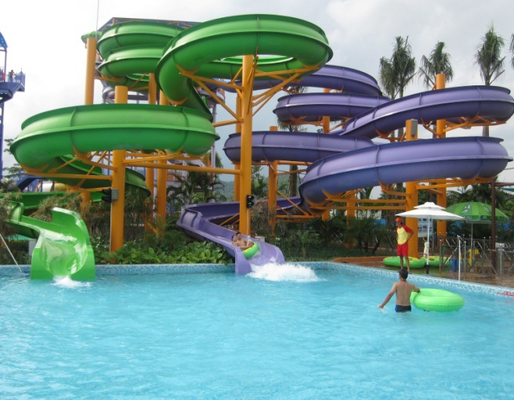 Tobogã Espiral Personalizado Multifaixas para Parques Aquáticos - Fabricante Auditado pela SGS