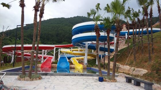 Tobogã Espiral Personalizado Multifaixas para Parques Aquáticos - Fabricante Auditado pela SGS