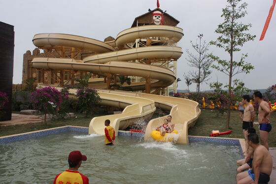 Tobogã Espiral Personalizado Multifaixas para Parques Aquáticos - Fabricante Auditado pela SGS