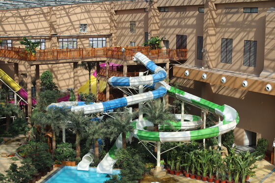 Tobogã Espiral Personalizado Multifaixas para Parques Aquáticos - Fabricante Auditado pela SGS