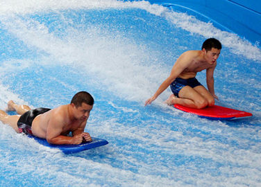 Divertimento surfando personalizado da máquina da fibra de vidro da onda do cavaleiro do fluxo para o parque da água